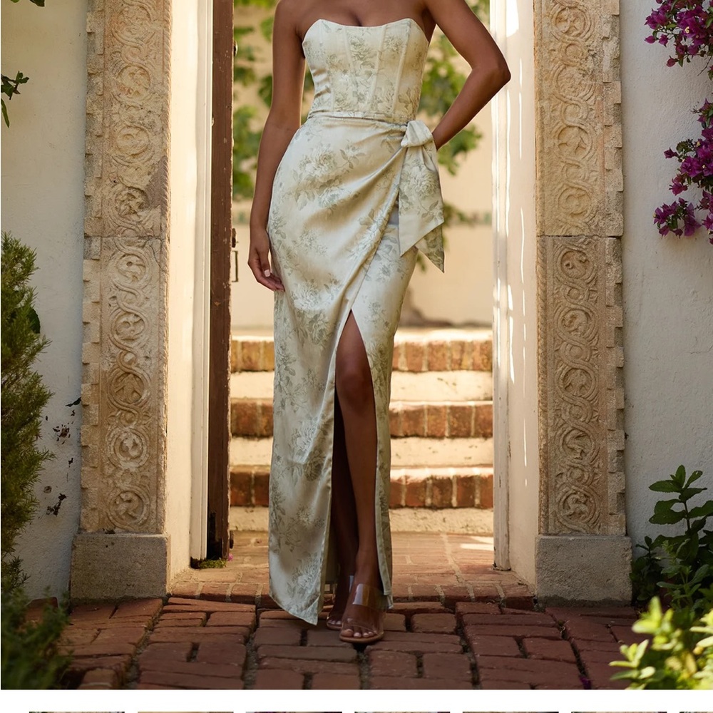 V. CHAPMAN JUNE PRINTED CORSET FRONT-SLIT SATIN GOWN